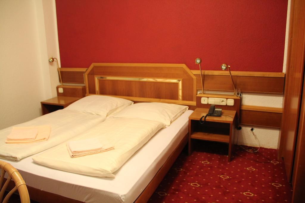 Wali'S Hotel Bielefeld Szoba fotó