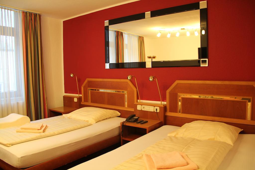 Wali'S Hotel Bielefeld Szoba fotó