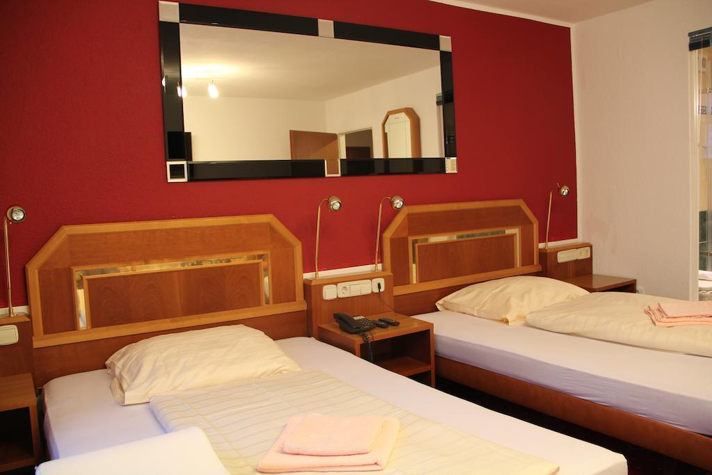 Wali'S Hotel Bielefeld Szoba fotó