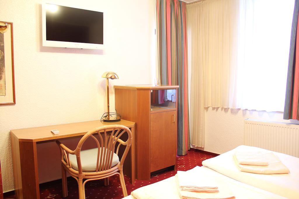 Wali'S Hotel Bielefeld Szoba fotó