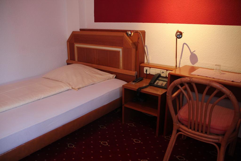 Wali'S Hotel Bielefeld Szoba fotó